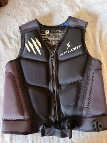 Colete salva vidas Xfloat tamanho P modelo Enzo