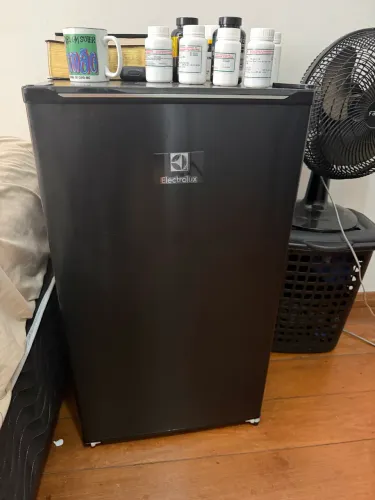Frigobar Electrolux 90L Controle de Temperatura 110V 