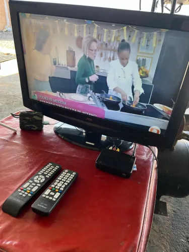 * ? TV AOC + Conversor Digital + 2 Controles - R$ 180