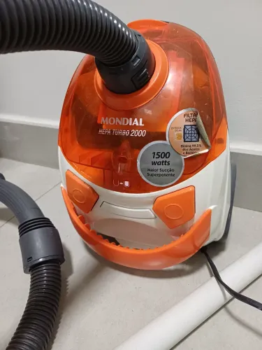 Aspirador Mondial portátil