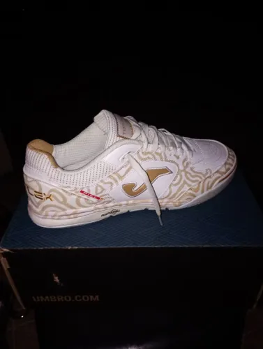 Chuteira de futsal joma