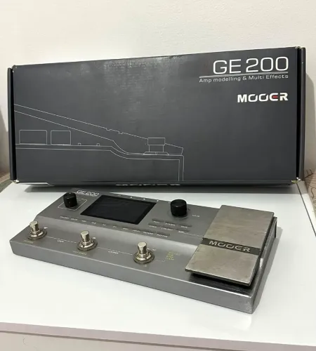 Mooer GE200 + fonte e caixa originais