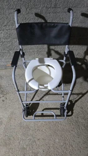 Cadeira de rodas para banho higiênica