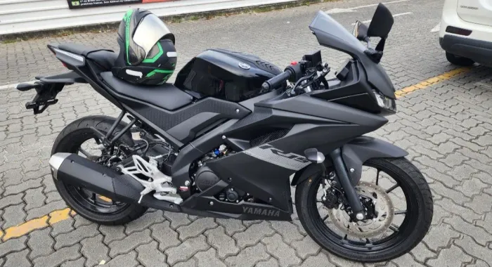 R15 MUITO NOVA