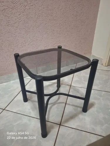 Mesa Lateral de Vidro Fumê com Estrutura em Aço | Excelente Estado