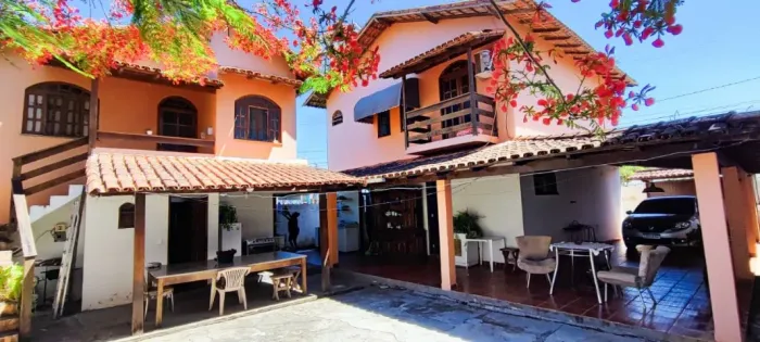 Casa ESPETACULAR com 4 quartos + edícula e sauna