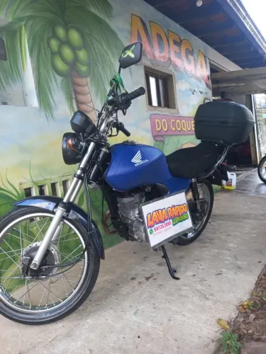 Moto novinha conservada e boa pra trabalhar