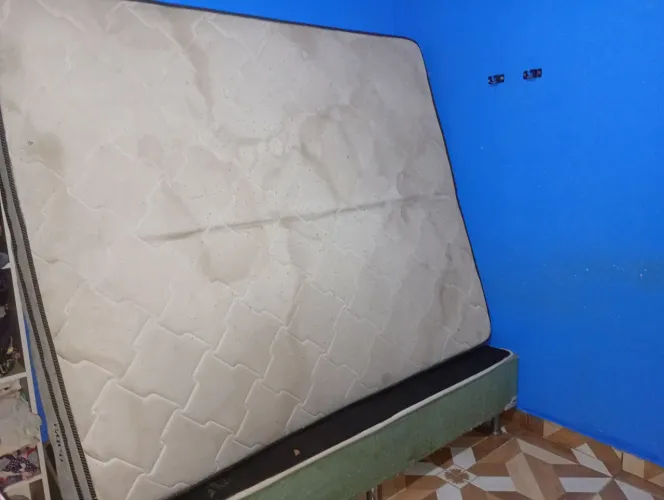 Vendo um cama quem valor 400 reais tem umas avarias