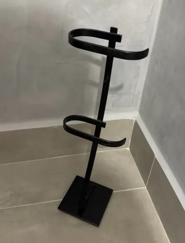 Porta Papel Higiênico de Chão Preto Fosco Base Quadrada