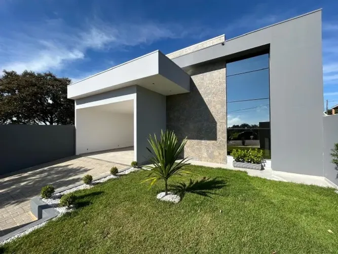 Casa nova no Desbravador, com 03 quartos, plana, sobra de terreno por 990 mil