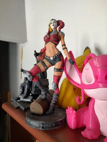 Arlequina Action Figure