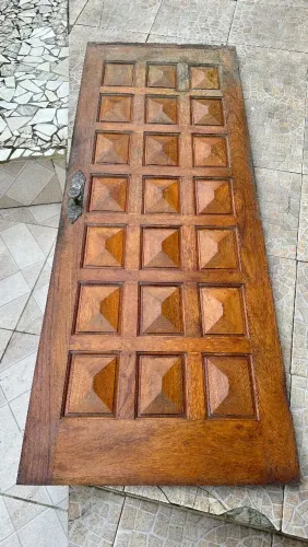 Vendo porta de imbuia com caixilio 350 pra hj!