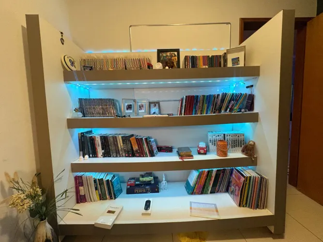 Expositor / estante para comercio ou escritório