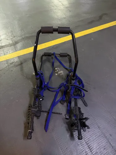 Suporte de bicicleta para porta-malas de carro