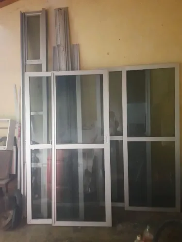 Porta de vidro para varanda (esquadrilha)