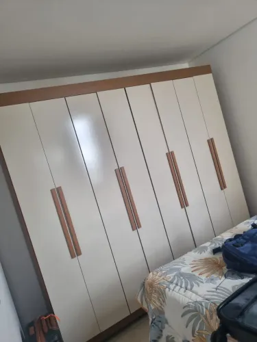 Vendo Guarda roupas semi novo