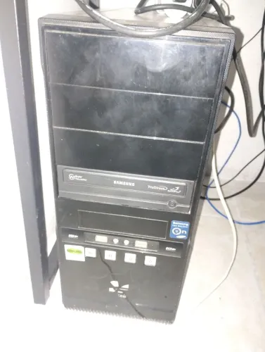 Vende se um computador