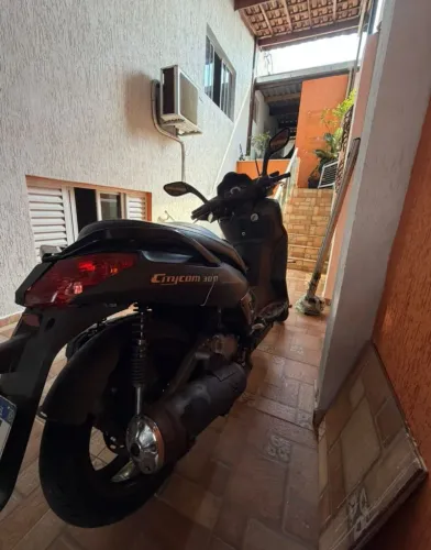 Scooter em excelente estado, pronta para rodar