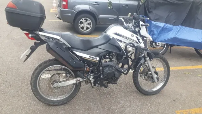 VENDO OU TROCO MOTO POR CARRO