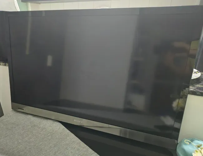TV Sony Bravia LED 40" Full HD, modelo KDL-40EX525