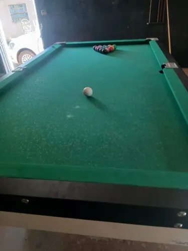 Vendo mesa de sinuca 2,600 pra sair hoje