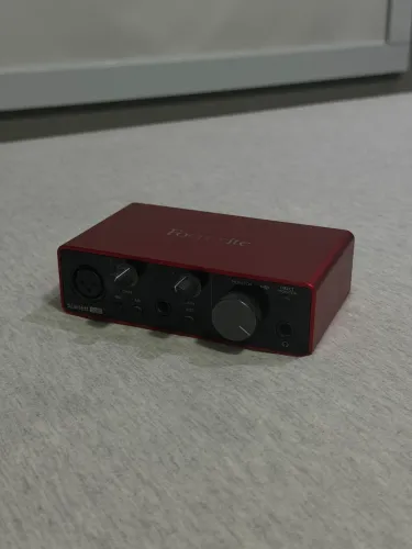 Interface de áudio (placa de áudio) Focusrite Scarllet solo Red 3ª geração