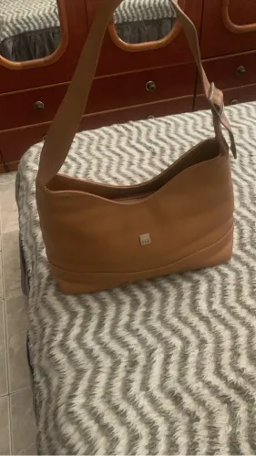 Bolsa de ombro na cor marrom