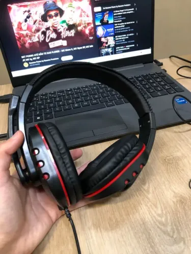 Fone headset gamer com microfone e abafador