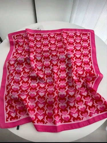 Lenço grande corações