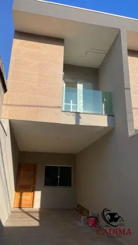 Sobrado com 3 quartos sendo uma suite no Jardim Brasilia!