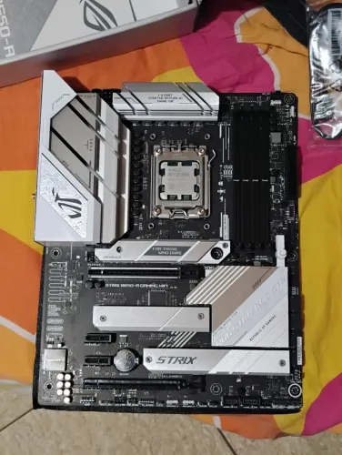 Placa mãe am5, b650 asus rog + processador ryzen 57600