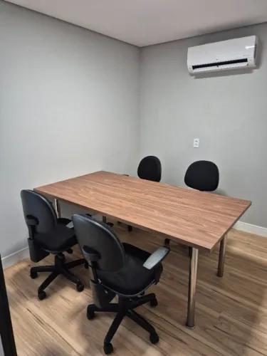 Sala Comercial Mobiliada para até 4 Pessoas | Sem Fiador