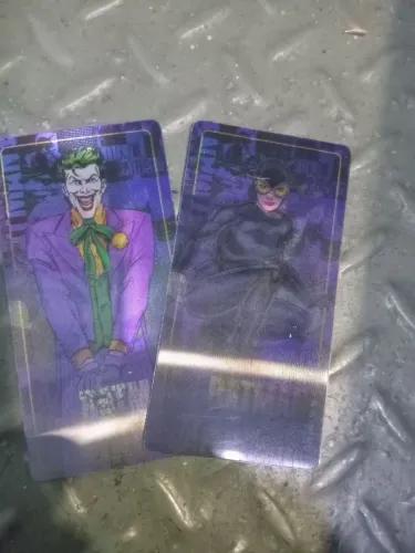 Dois card Cacau show DC vilões coringa e mulher gato