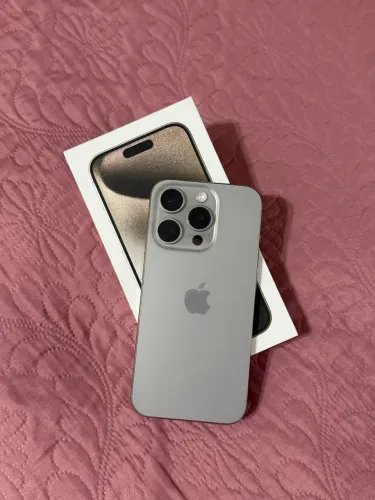 iPhone 15 Pro de 256 GB em Excelente estado