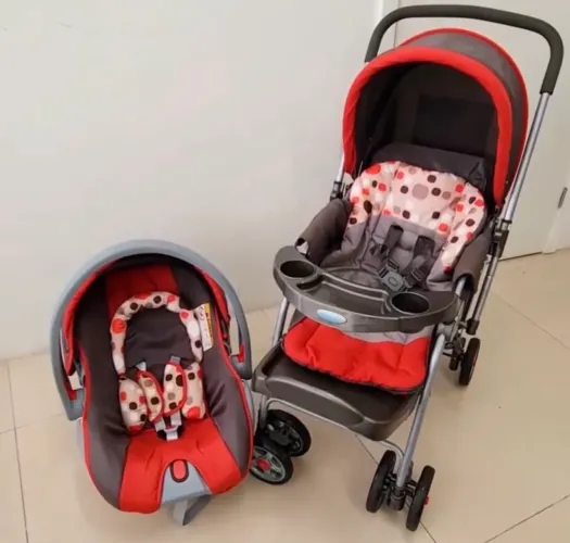 Carrinho de Bebê  DUO COSCO com Bebê Conforto