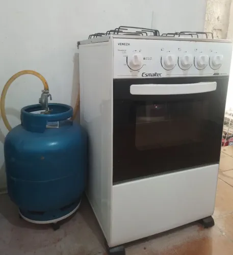 Fogão Forno e 2 bocas funciona +bot e mangueira