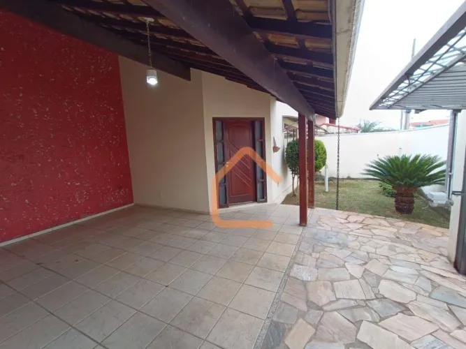 Casa com 3 dormitórios à venda, 220 m² por R$ 890.000,00 - São Carlos - Pouso Alegre/MG