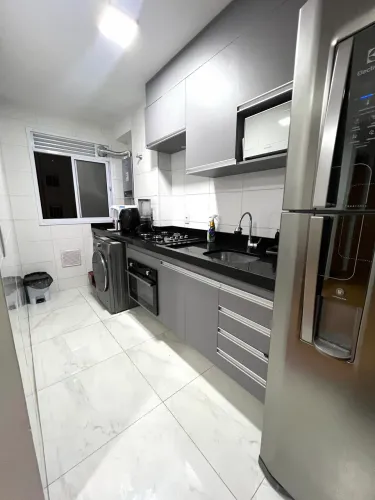 Aluga-se Apartamento de 2 Quartos em Condomínio com Piscina e Academia