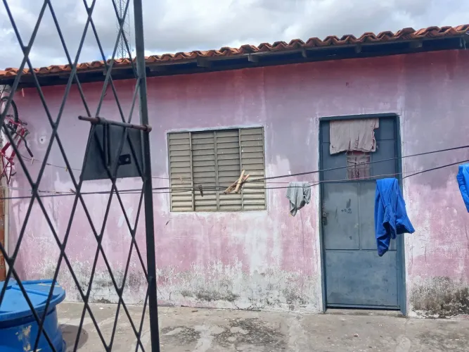 Vendo ou troco com volta ... Tem outra casa no quintal com 1 quarto1 banheiro,cozinha sala