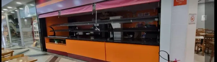 Pista quente e fria restaurante bem conservado 