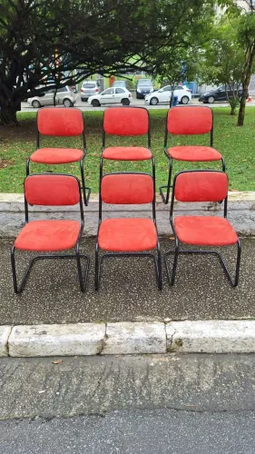 Conjunto de 6 cadeiras estilo Cescas estofadas anos 70.