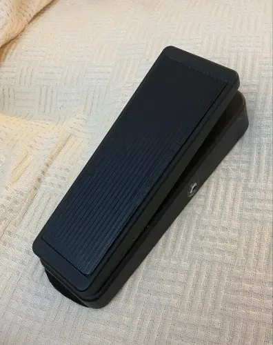 Pedal wha wha dunlop cry baby gcb-95