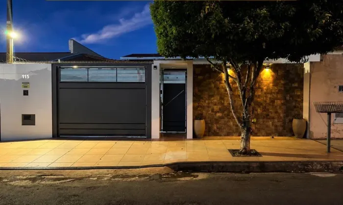 Casa à Venda com 3 Quartos, Suíte, Piscina e Área Gourmet