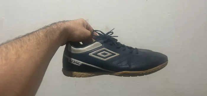 Tênis de futsal umbro