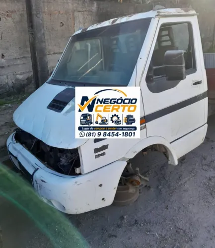Cabine de Iveco Daily modelo antigo 