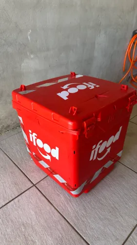 Baú 110L com suporte universal