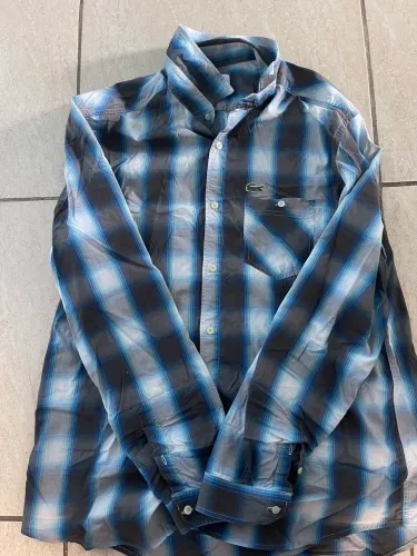 Vendo blusão estiloso de marca semi novos