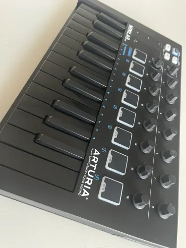 Teclado Controlador MIDI Arturia MiniLab MKII Black Edition - Impecável