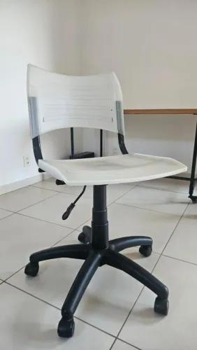 Cadeira digitador plástica