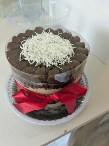 Bolo sob encomenda por 100 reais 15 farias 1,6kg